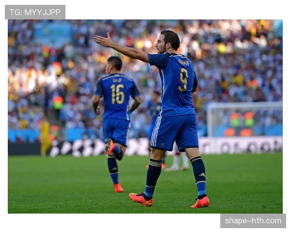 足球联赛杯赛激战正酣,强队强势突围晋级在望 足球联赛杯赛激战正酣,强队强势突围晋级在望