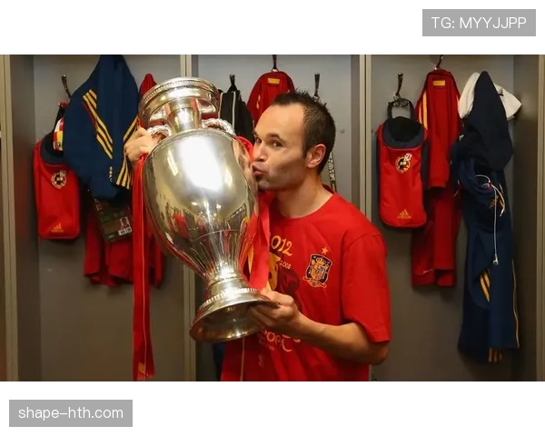 福登与伊涅斯塔的小技术运用及中场控制力对比分析 福登与伊涅斯塔的小技术运用及中场控制力对比分析